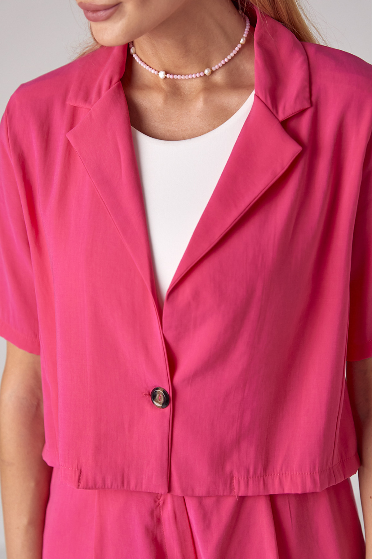 Літній жіночий костюм з жакетом та шортами  фуксія колір