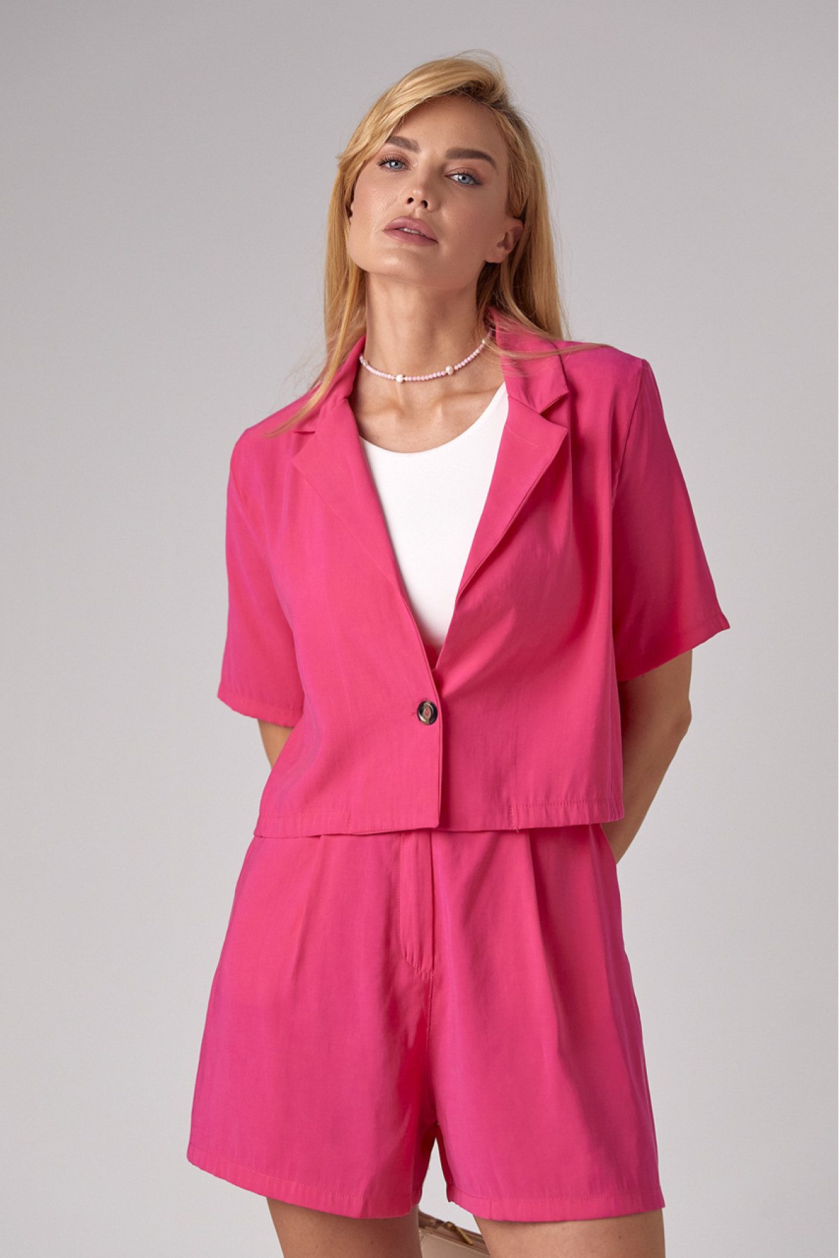 Літній жіночий костюм з жакетом та шортами  фуксія колір