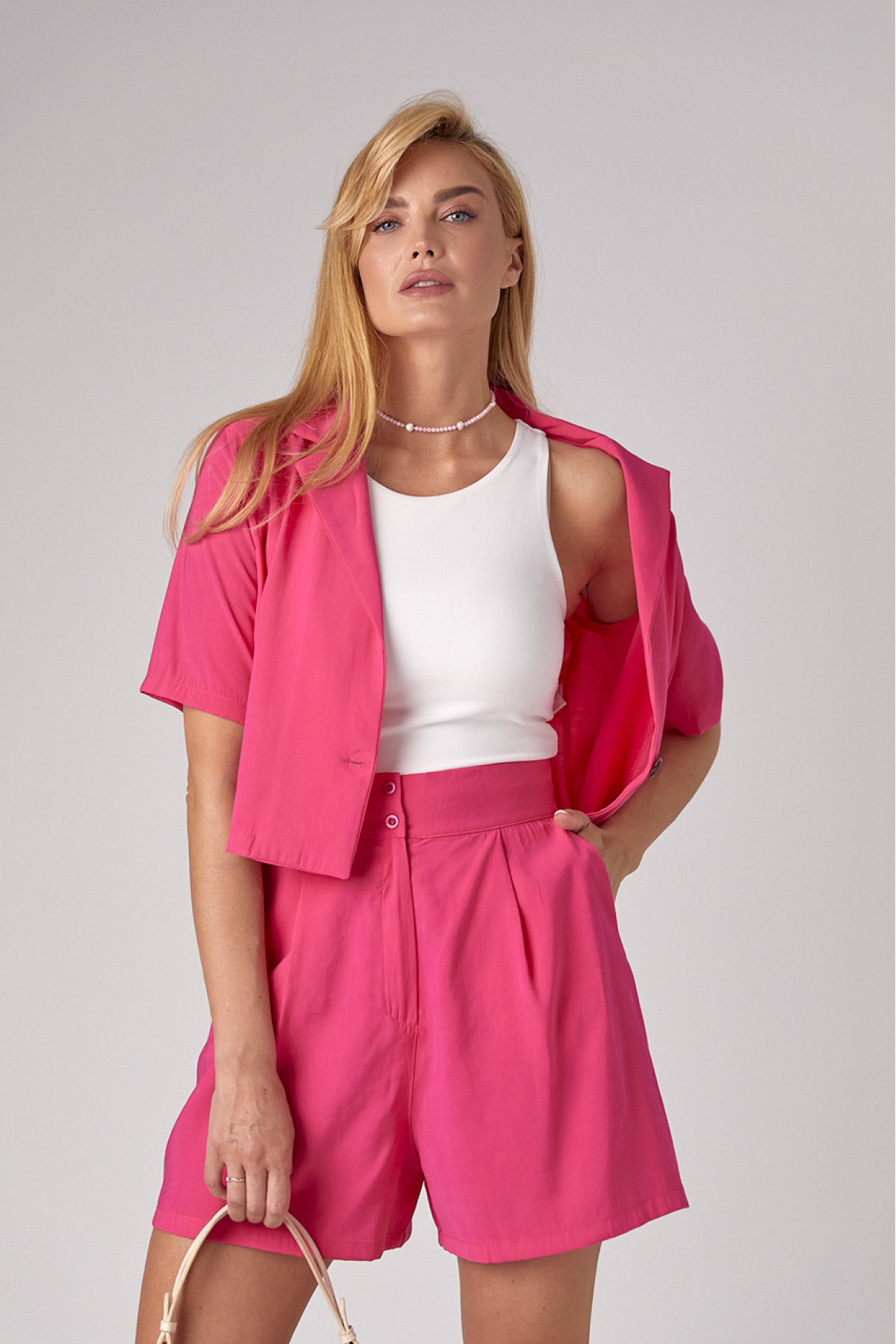 Літній жіночий костюм з жакетом та шортами  фуксія колір