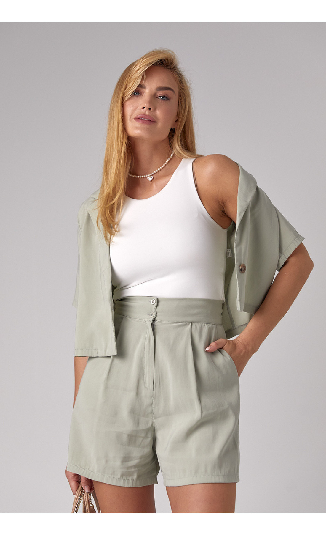 Літній жіночий костюм з жакетом та шортами  м'ятний колір