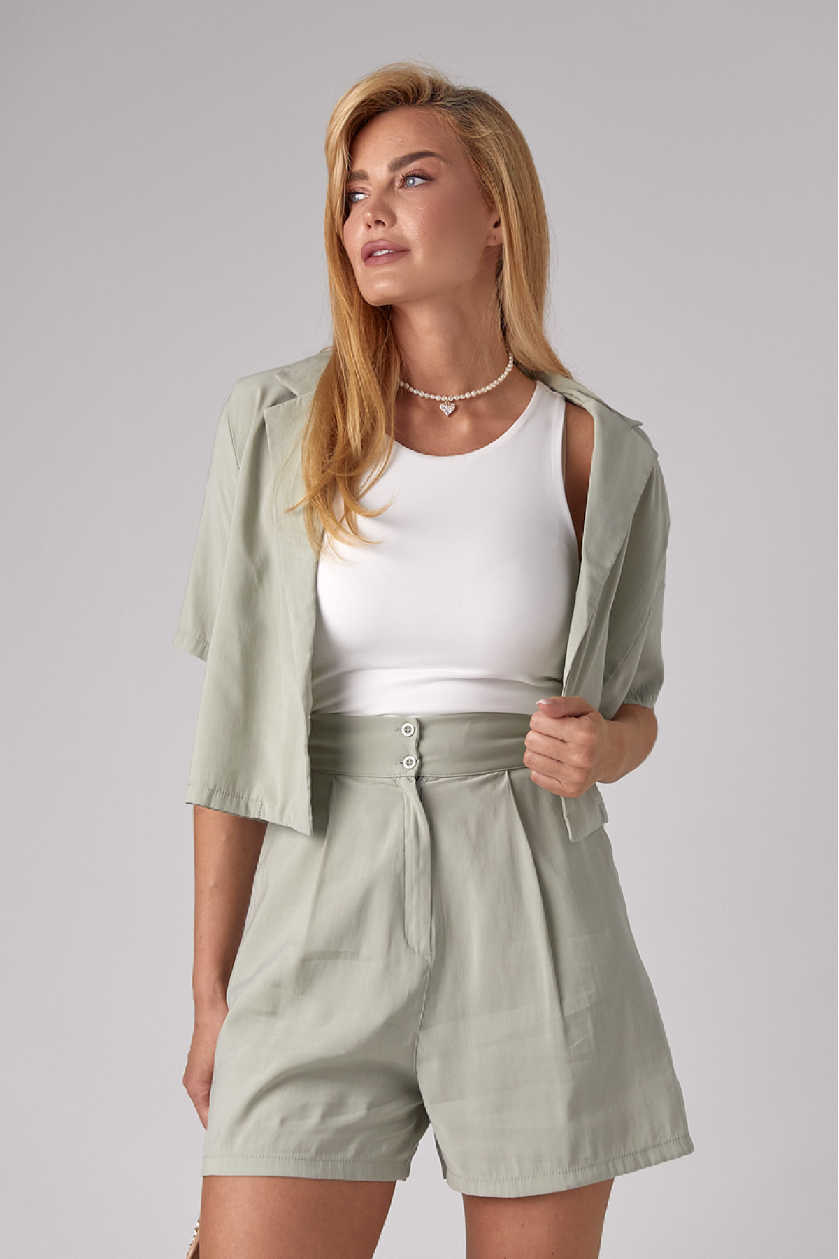 Літній жіночий костюм з жакетом та шортами  м'ятний колір