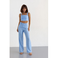 Жіночий бавовняний костюм із брюками та топом  блакитний колір