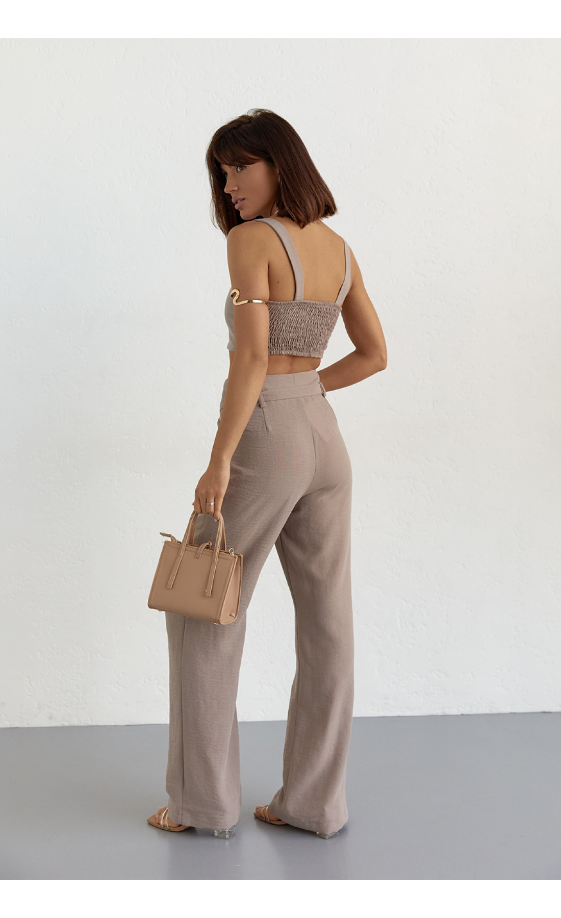 Жіночий бавовняний костюм із брюками та топом  кавовий колір