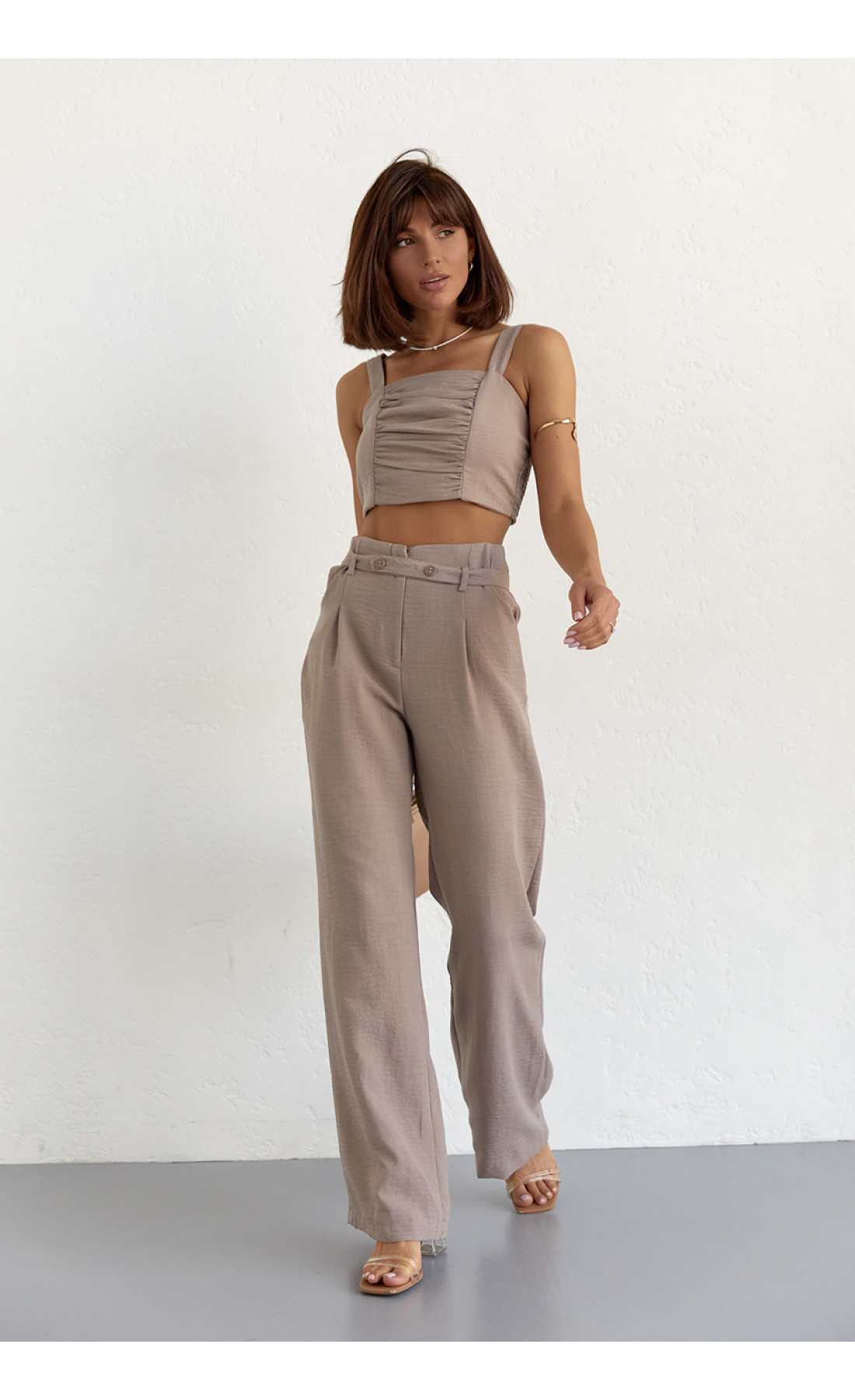 Жіночий бавовняний костюм із брюками та топом  кавовий колір