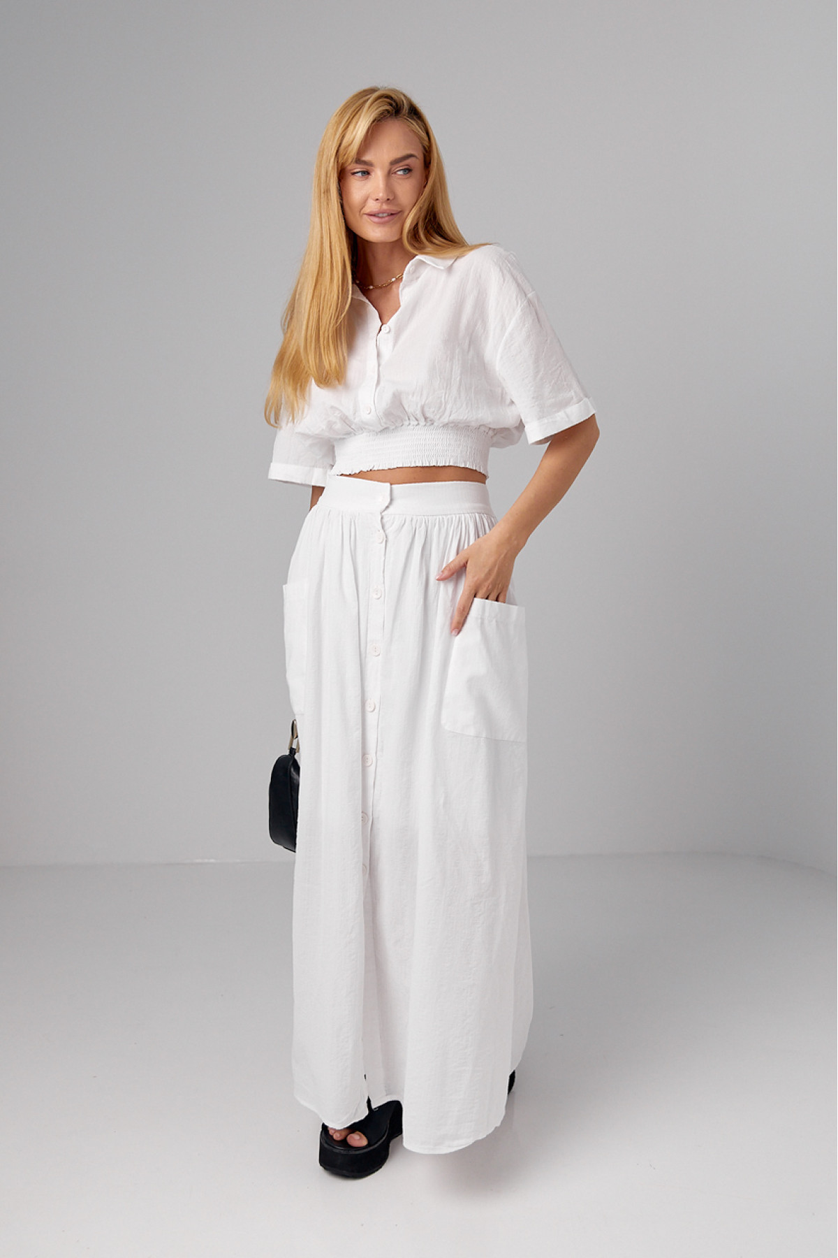 Літній спідничний костюм на гудзиках  білий колір