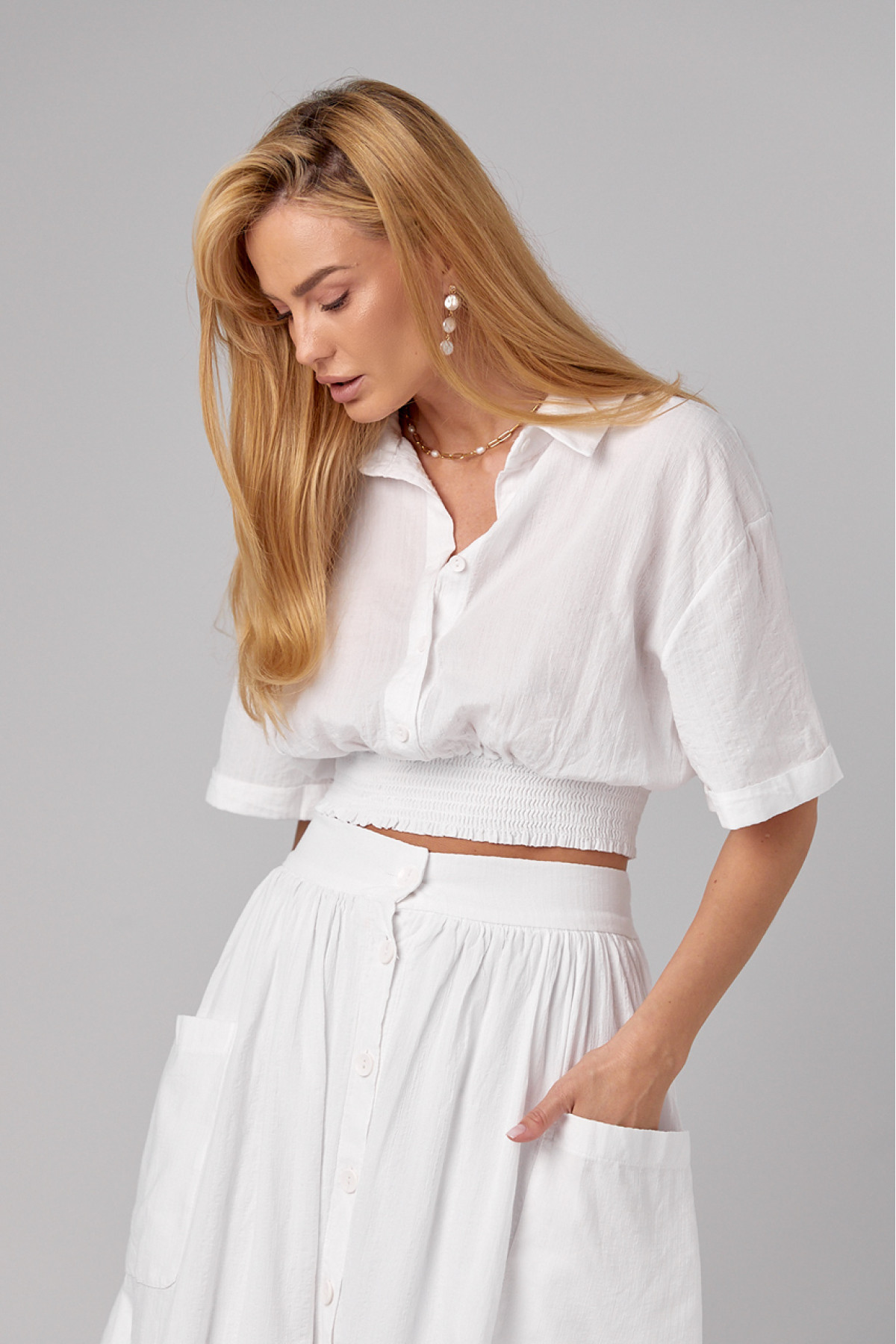 Літній спідничний костюм на гудзиках  білий колір