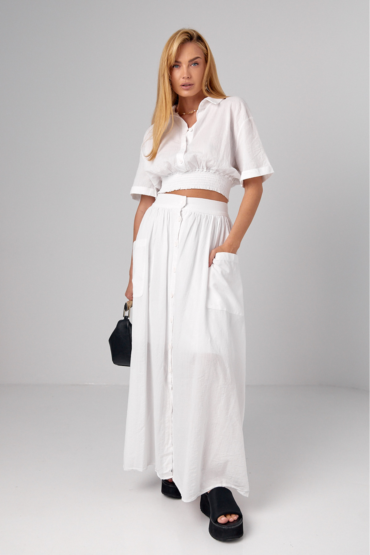 Літній спідничний костюм на гудзиках  білий колір