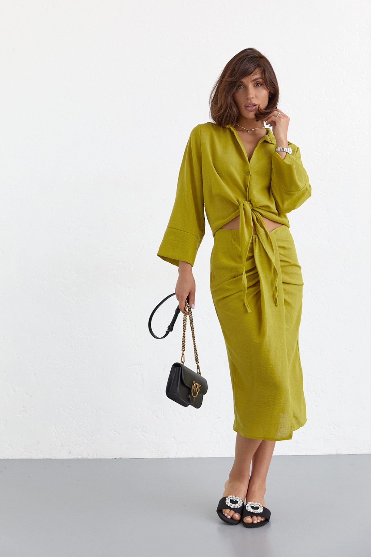 Літній спідничний костюм із блузою на зав'язках  гірчичний колір