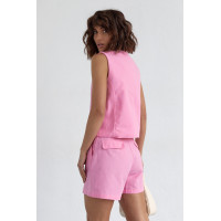 Жіночий костюм із шортами та жилеткою  рожевий колір