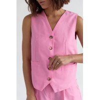 Жіночий костюм із шортами та жилеткою  рожевий колір