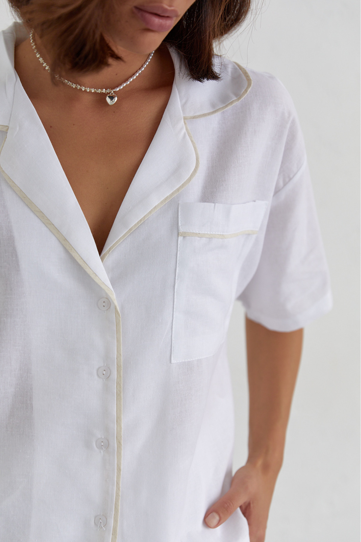 Літній костюм із шортами на зав'язках та сорочкою  молочний колір