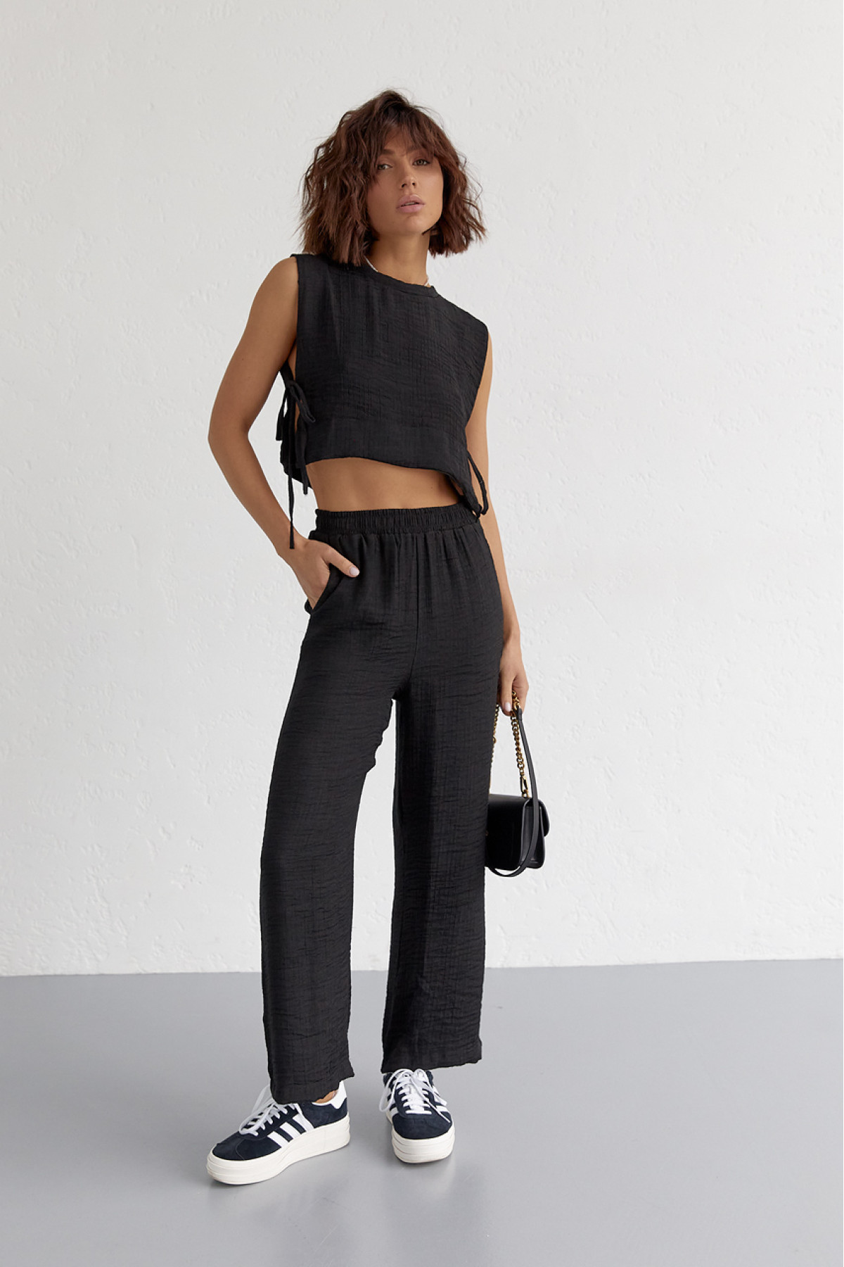 Літній жіночий костюм із брюками та топом із зав'язками  чорний колір