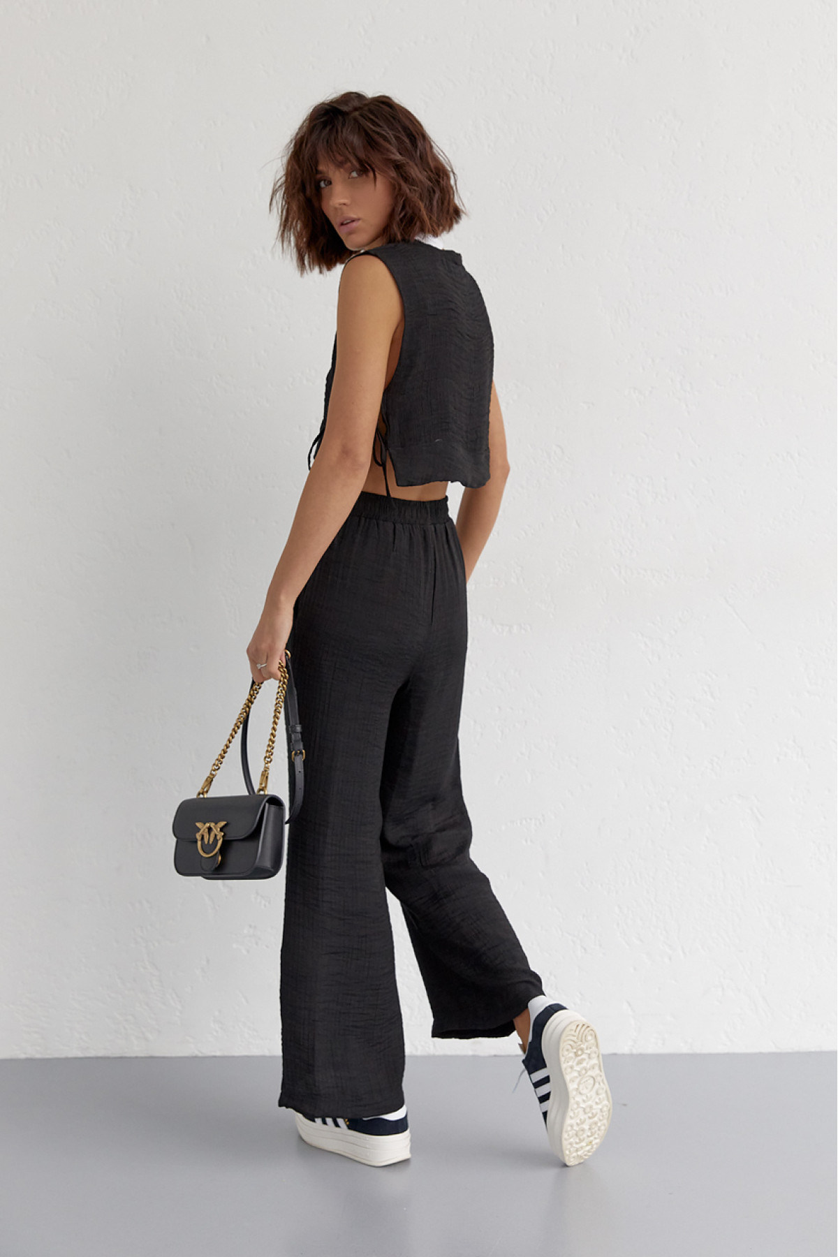 Літній жіночий костюм із брюками та топом із зав'язками  чорний колір