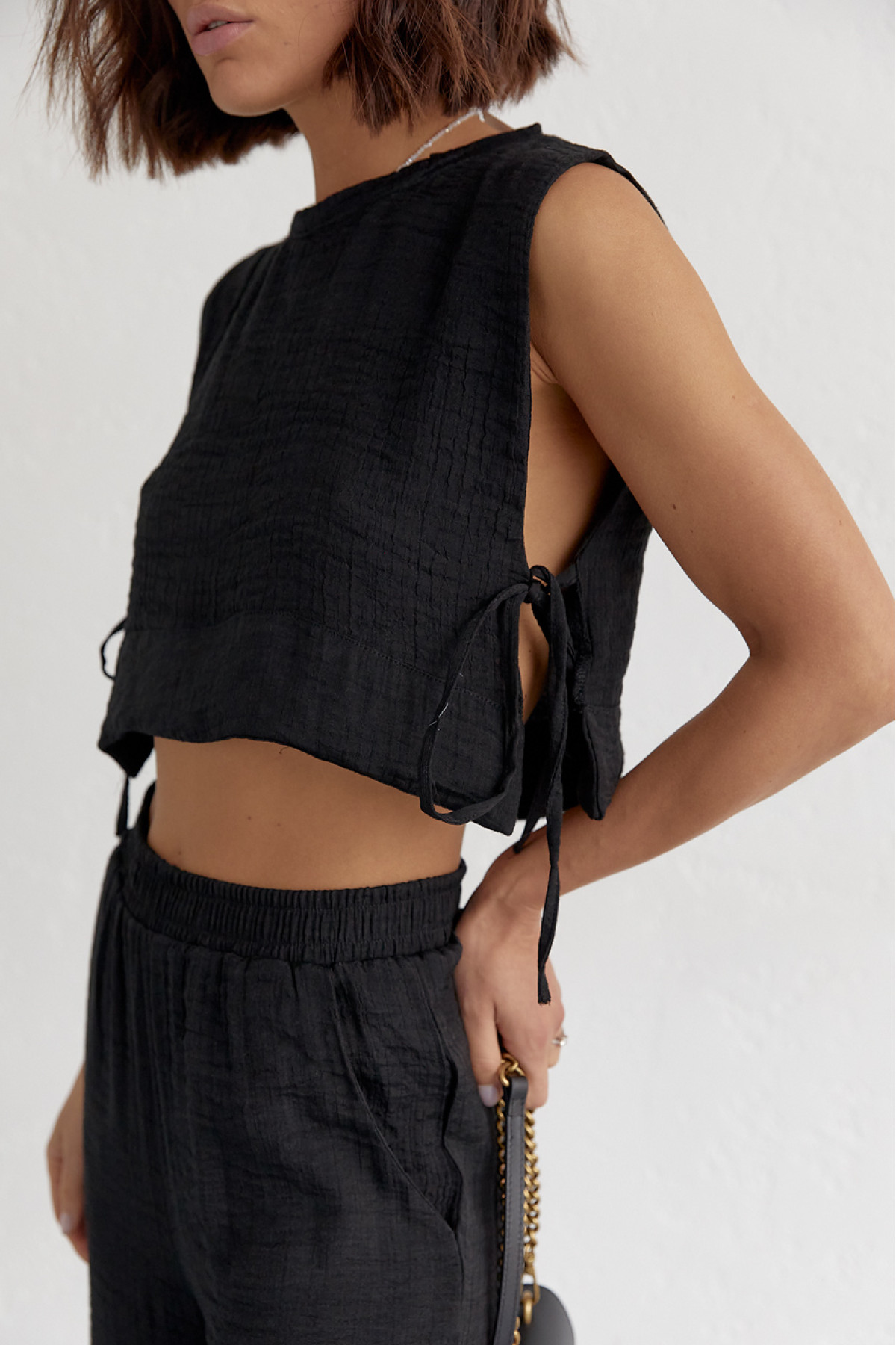 Літній жіночий костюм із брюками та топом із зав'язками  чорний колір