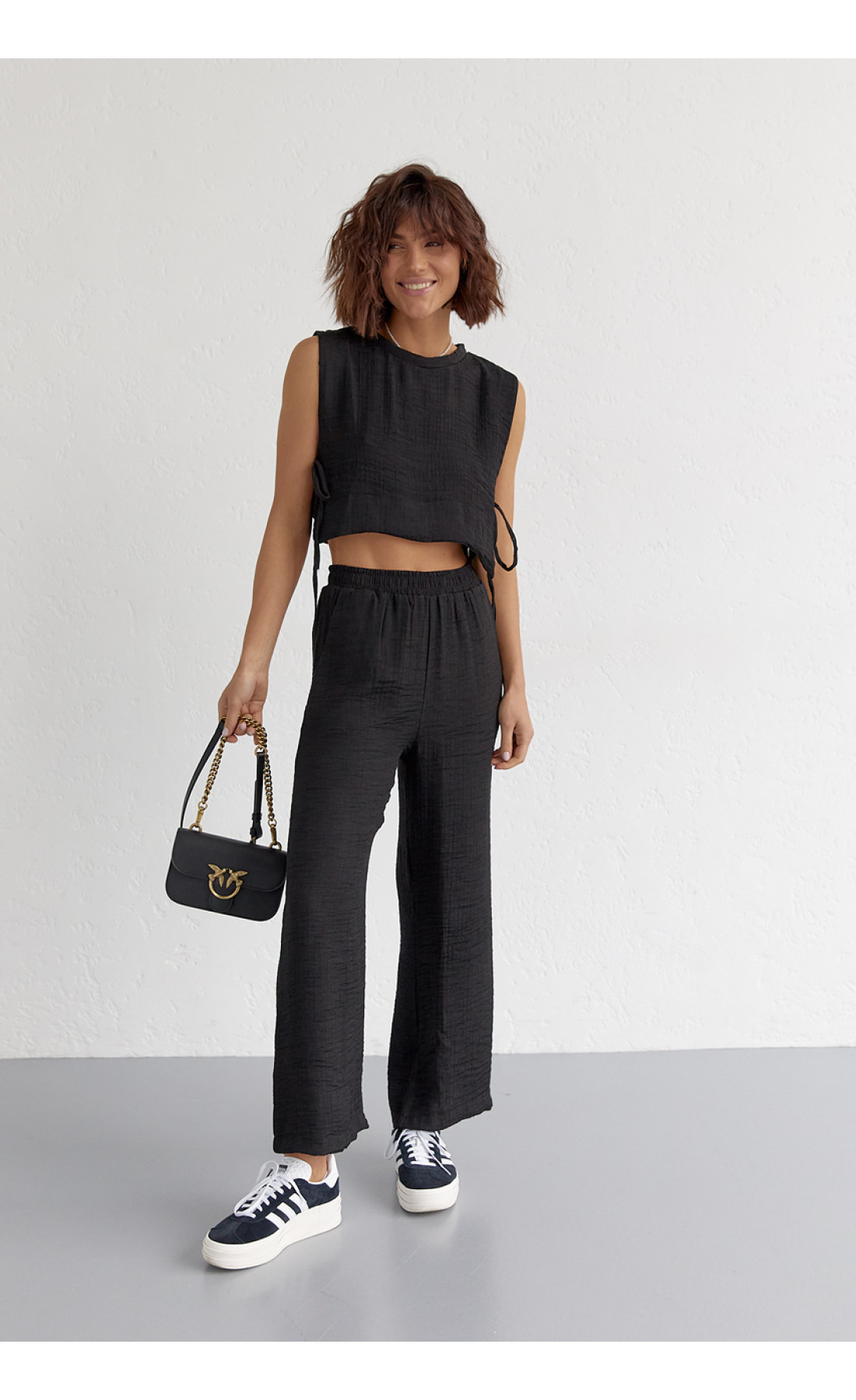 Літній жіночий костюм із брюками та топом із зав'язками  чорний колір