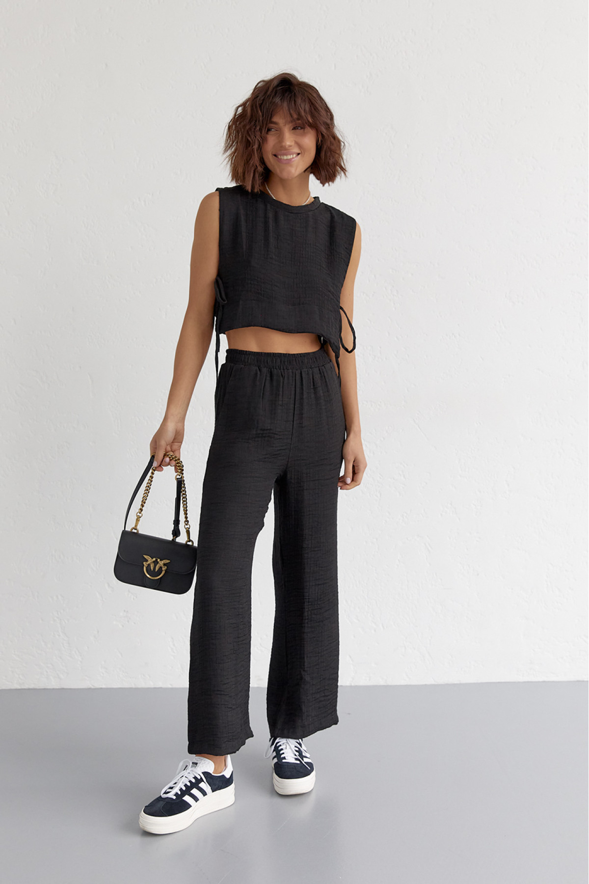 Літній жіночий костюм із брюками та топом із зав'язками  чорний колір