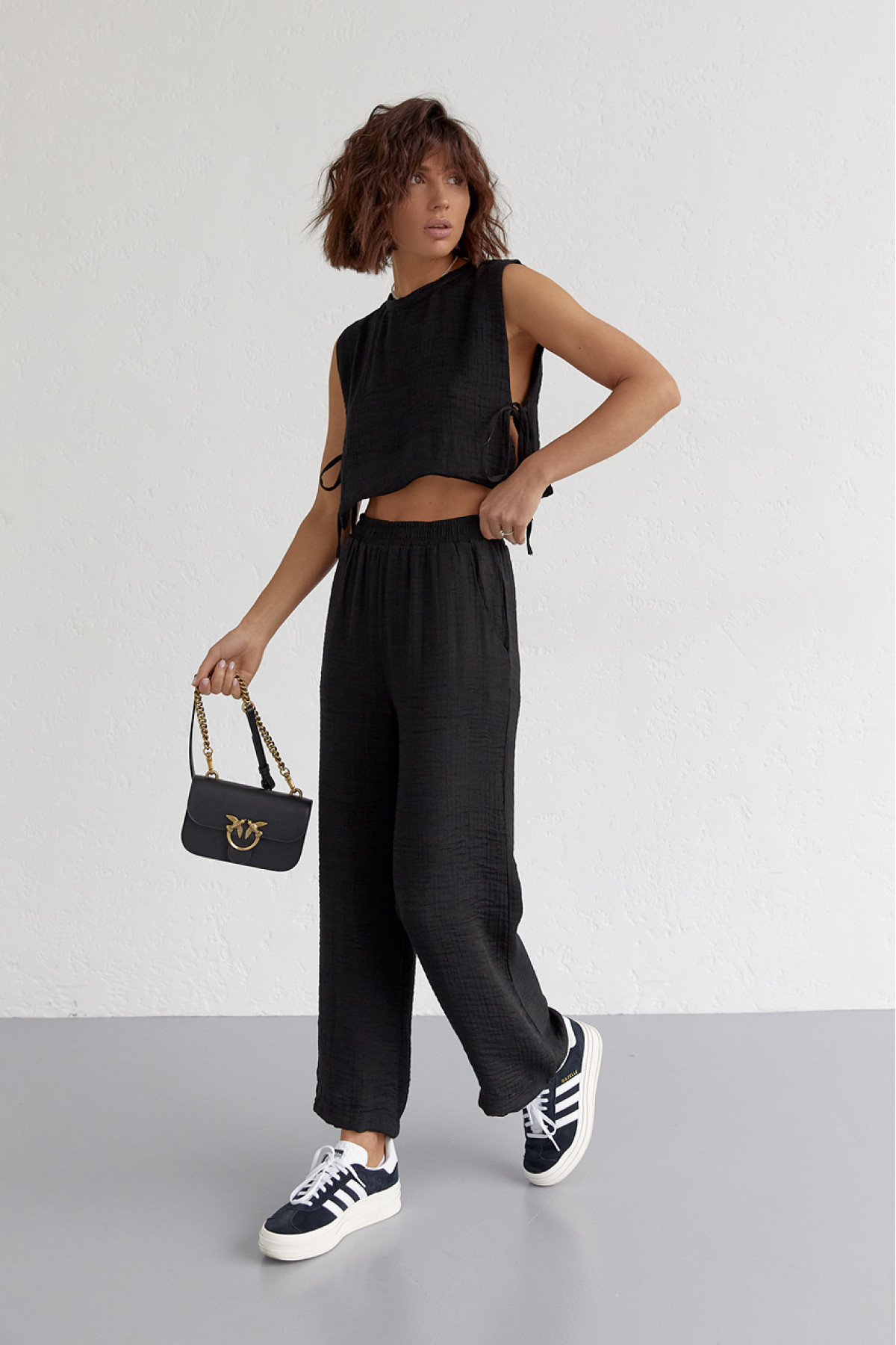 Літній жіночий костюм із брюками та топом із зав'язками  чорний колір