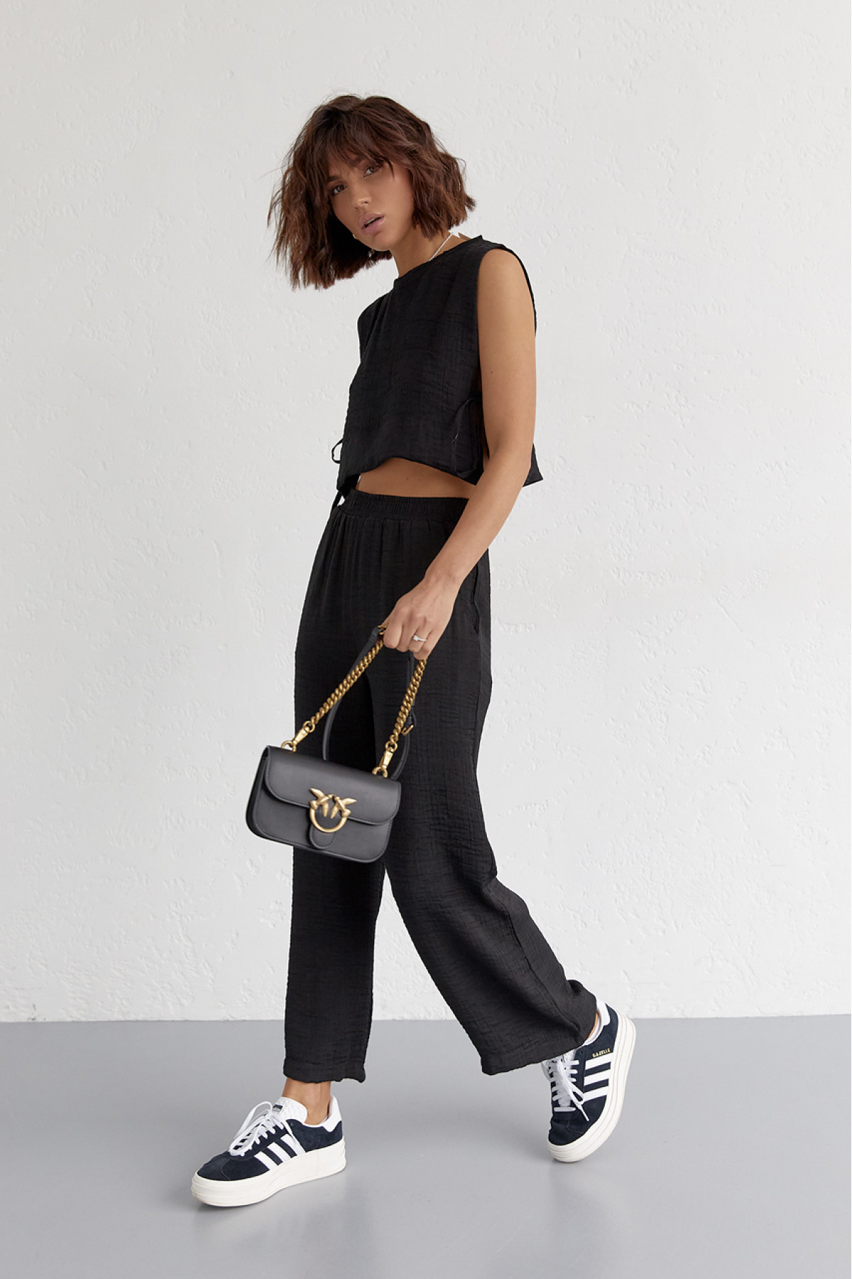 Літній жіночий костюм із брюками та топом із зав'язками  чорний колір