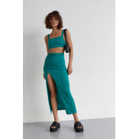 Літній жіночий костюм зі спідницею та топом  зелений колір