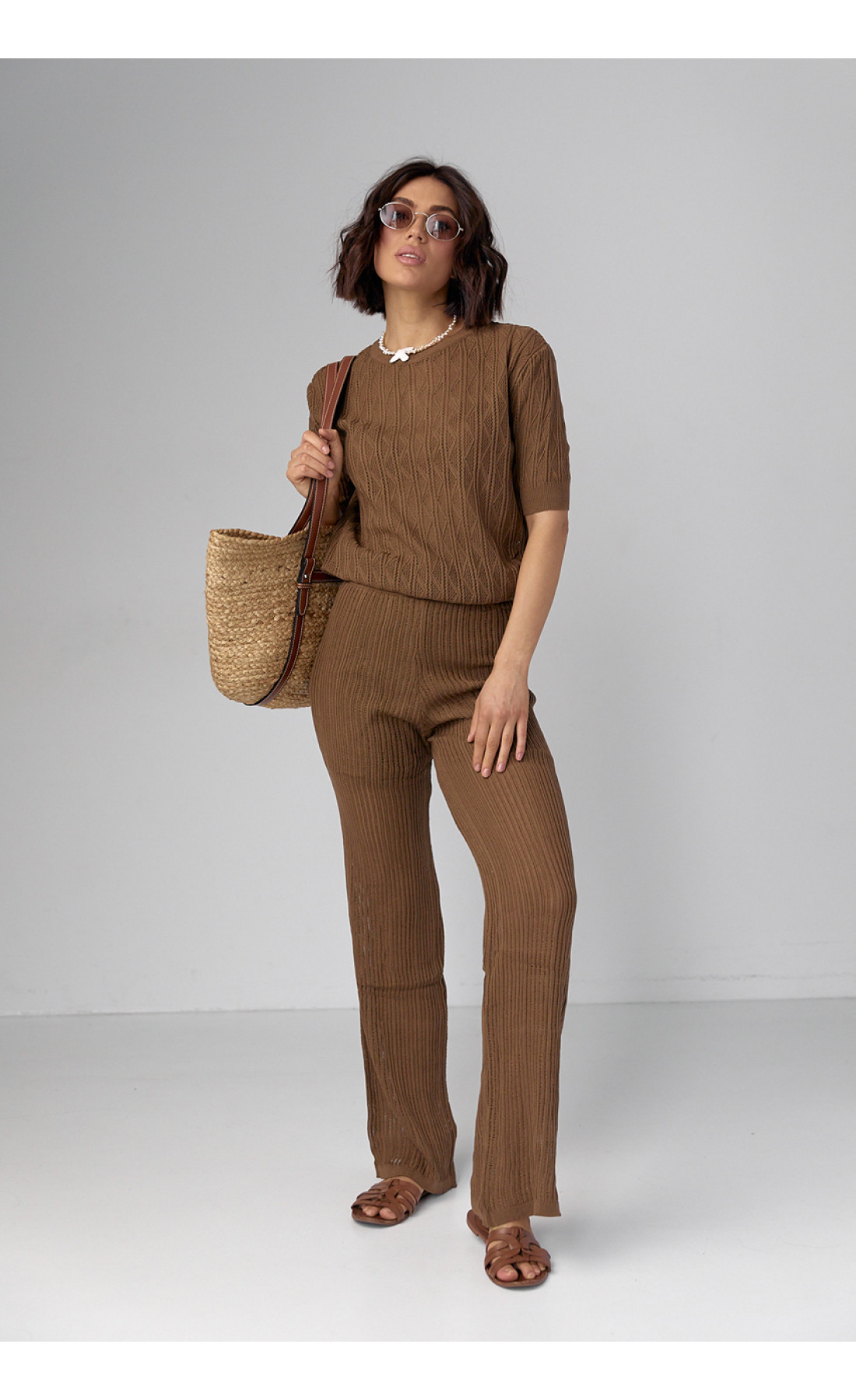 Жіночий костюм з ажурної в'язки  коричневий колір