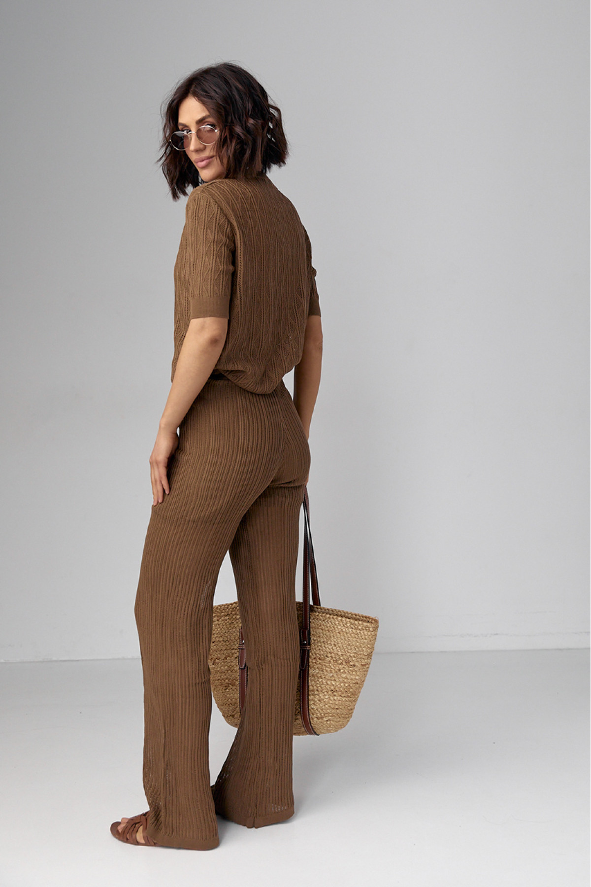 Жіночий костюм з ажурної в'язки  коричневий колір