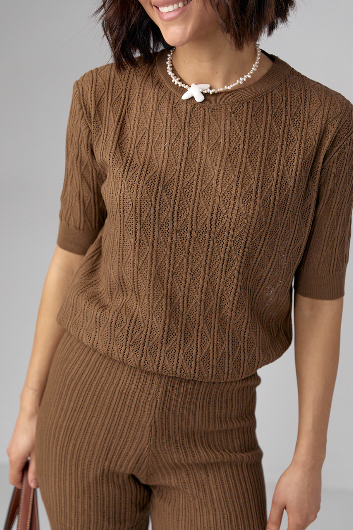 Жіночий костюм з ажурної в'язки  коричневий колір