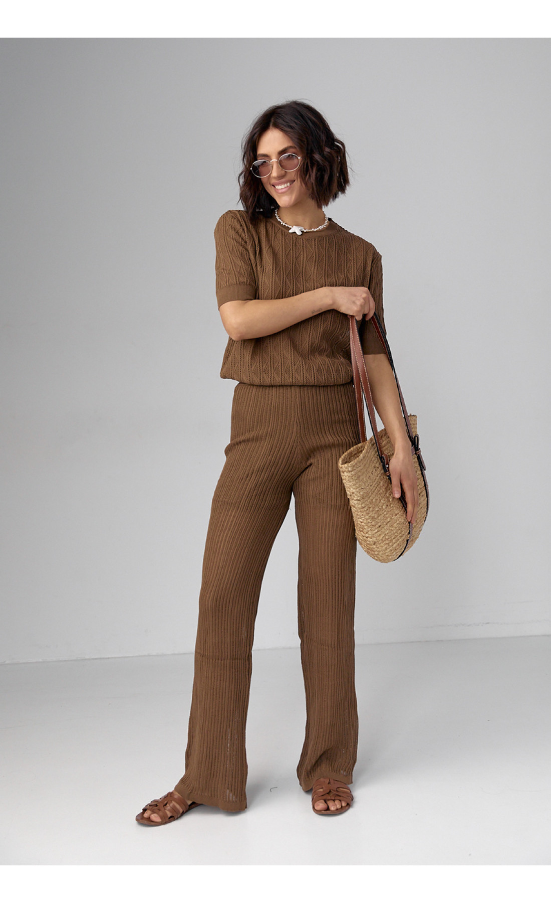 Жіночий костюм з ажурної в'язки  коричневий колір