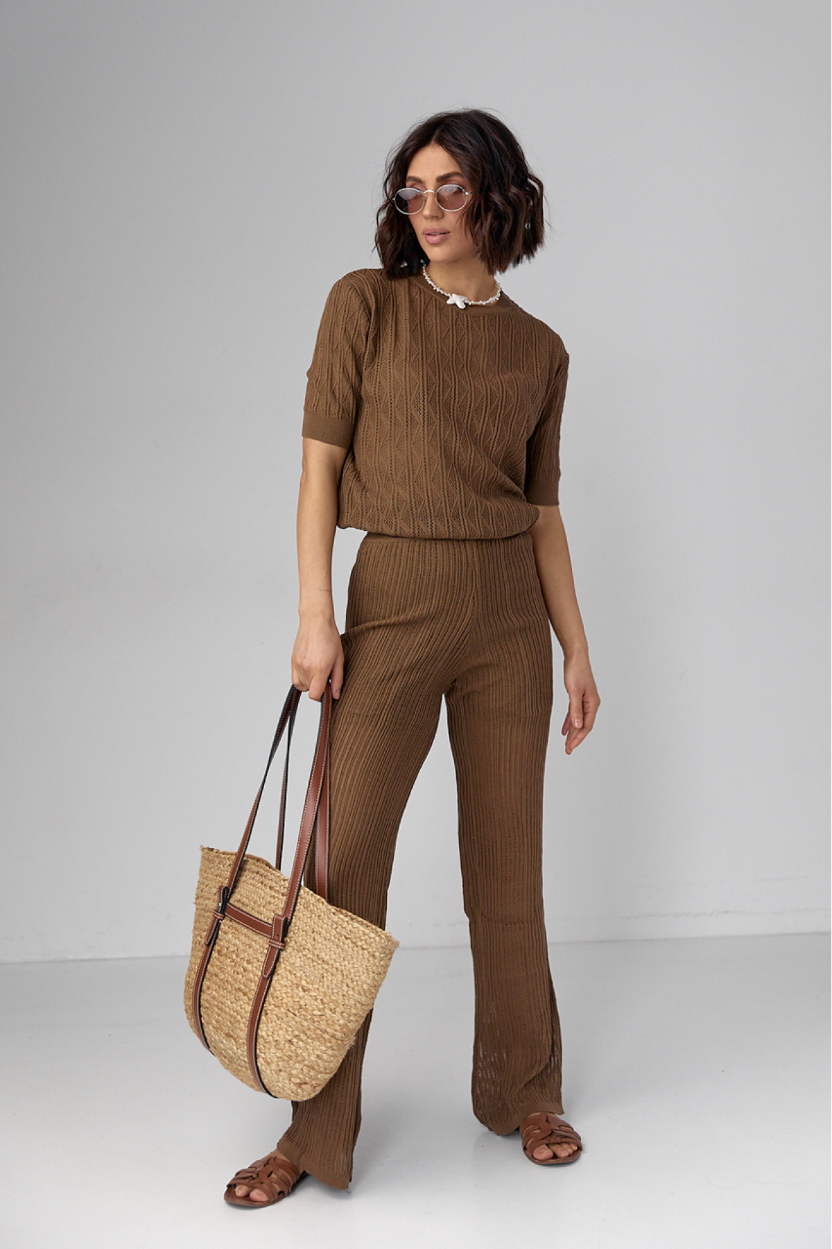 Жіночий костюм з ажурної в'язки  коричневий колір