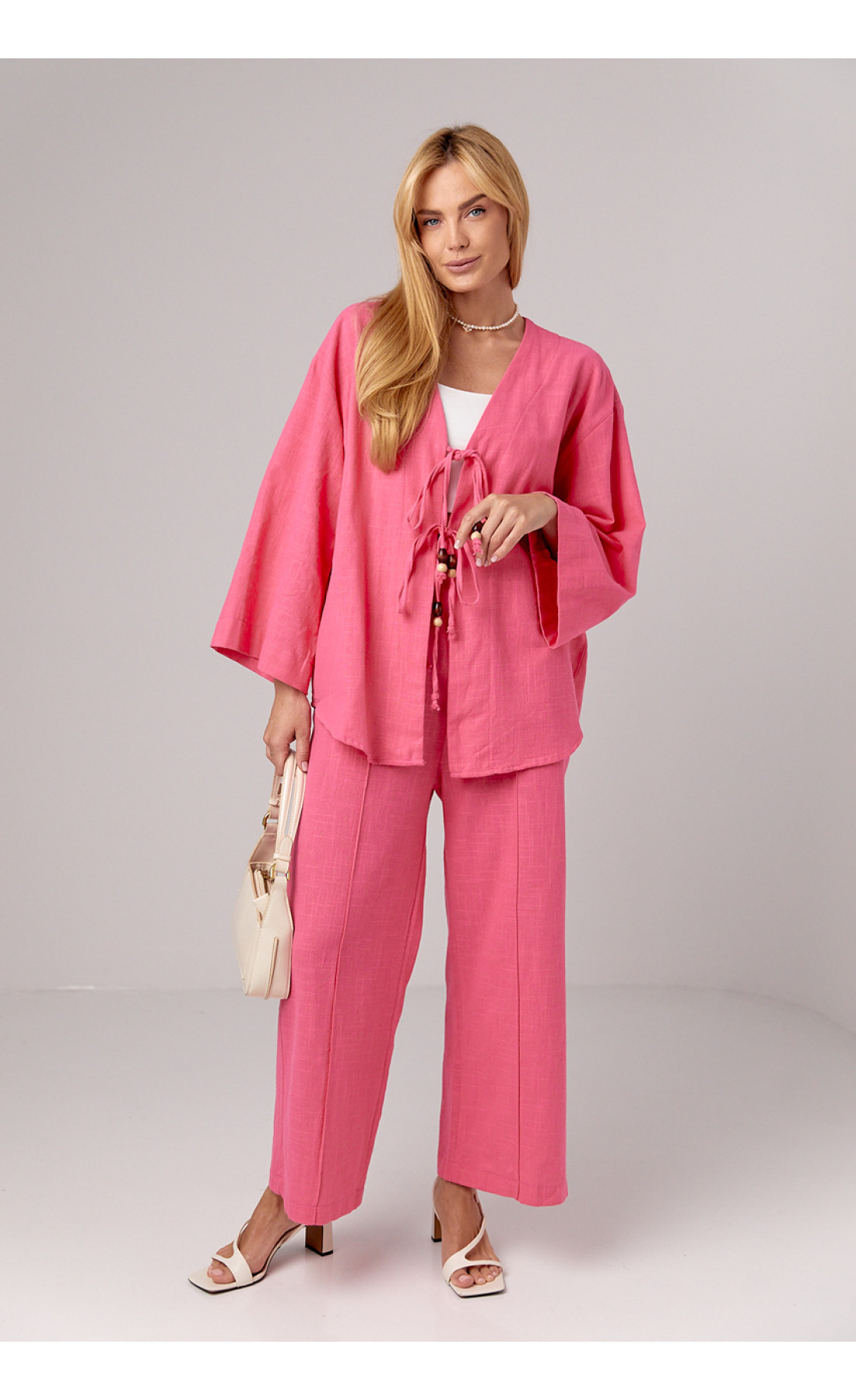 Лляний костюм з прямими штанами та сорочкою на зав'язках  рожевий колір