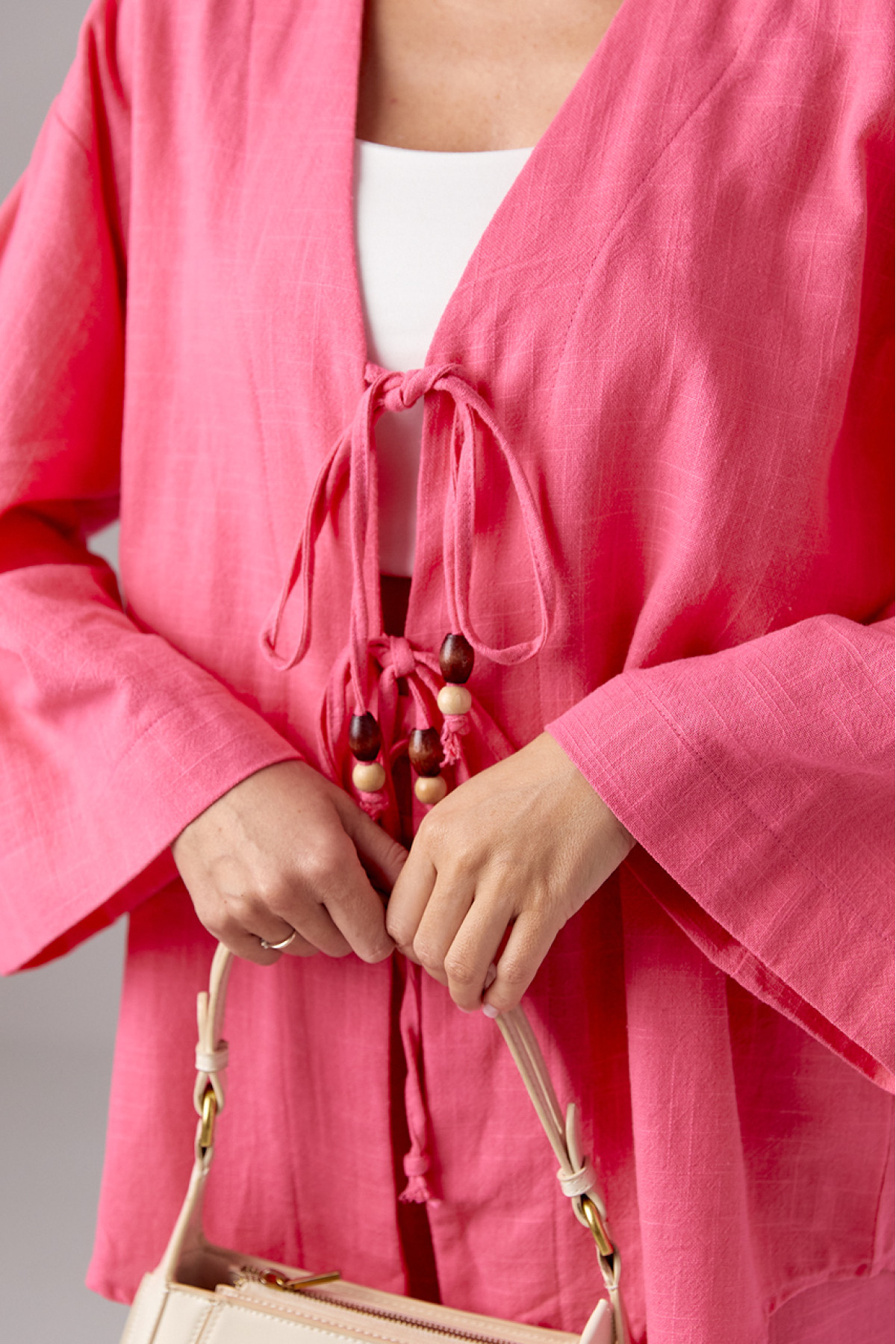 Лляний костюм з прямими штанами та сорочкою на зав'язках  рожевий колір