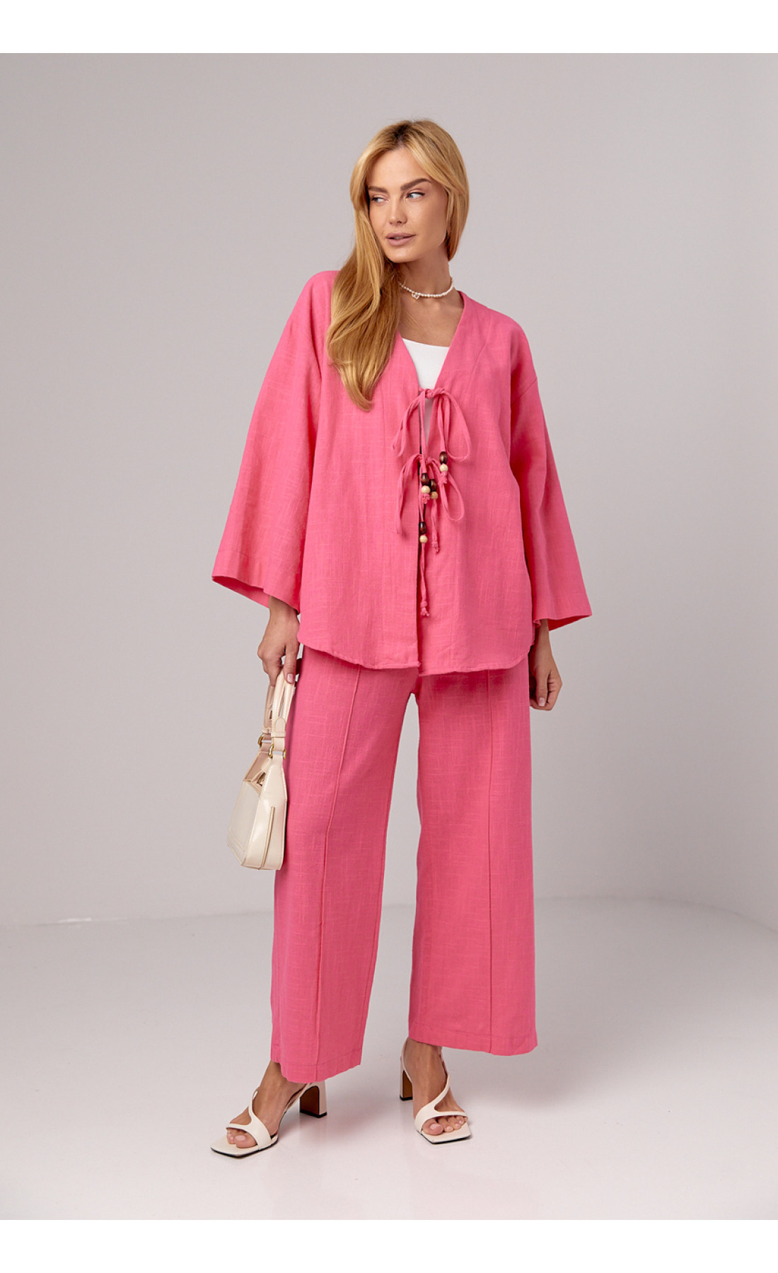 Лляний костюм з прямими штанами та сорочкою на зав'язках  рожевий колір