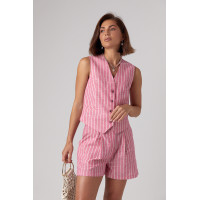 Жіночий літній костюм з шортами та жилетом у смужку  рожевий колір