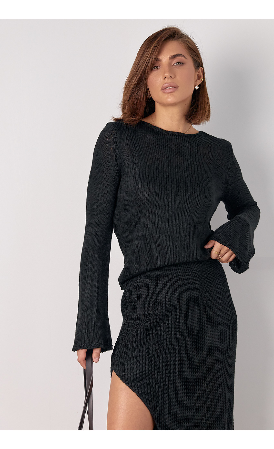 В'язаний костюм з джемпером та довгою спідницею з розрізом по нозі  чорний колір