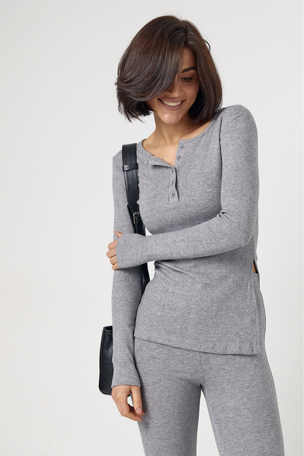 Костюм зі штанами кльош і кофтинкою на ґудзиках  сірий колір