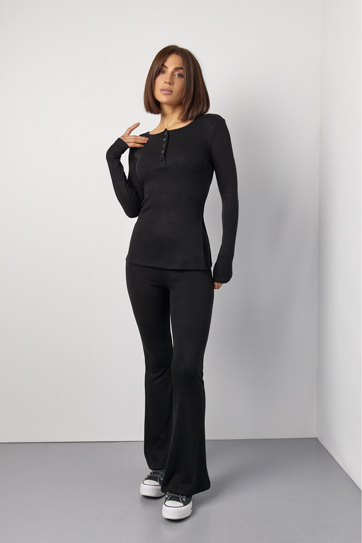 Костюм зі штанами кльош і кофтинкою на ґудзиках  чорний колір