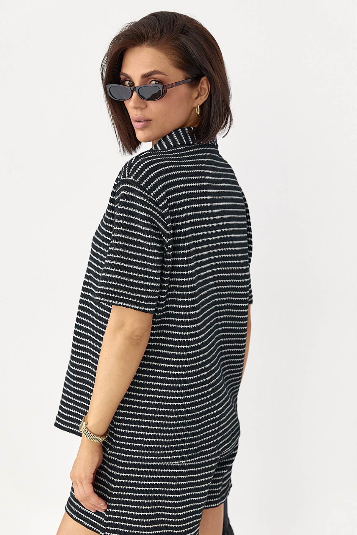 В'язаний костюм у смужку  із сорочкою та шортами  чорний колір