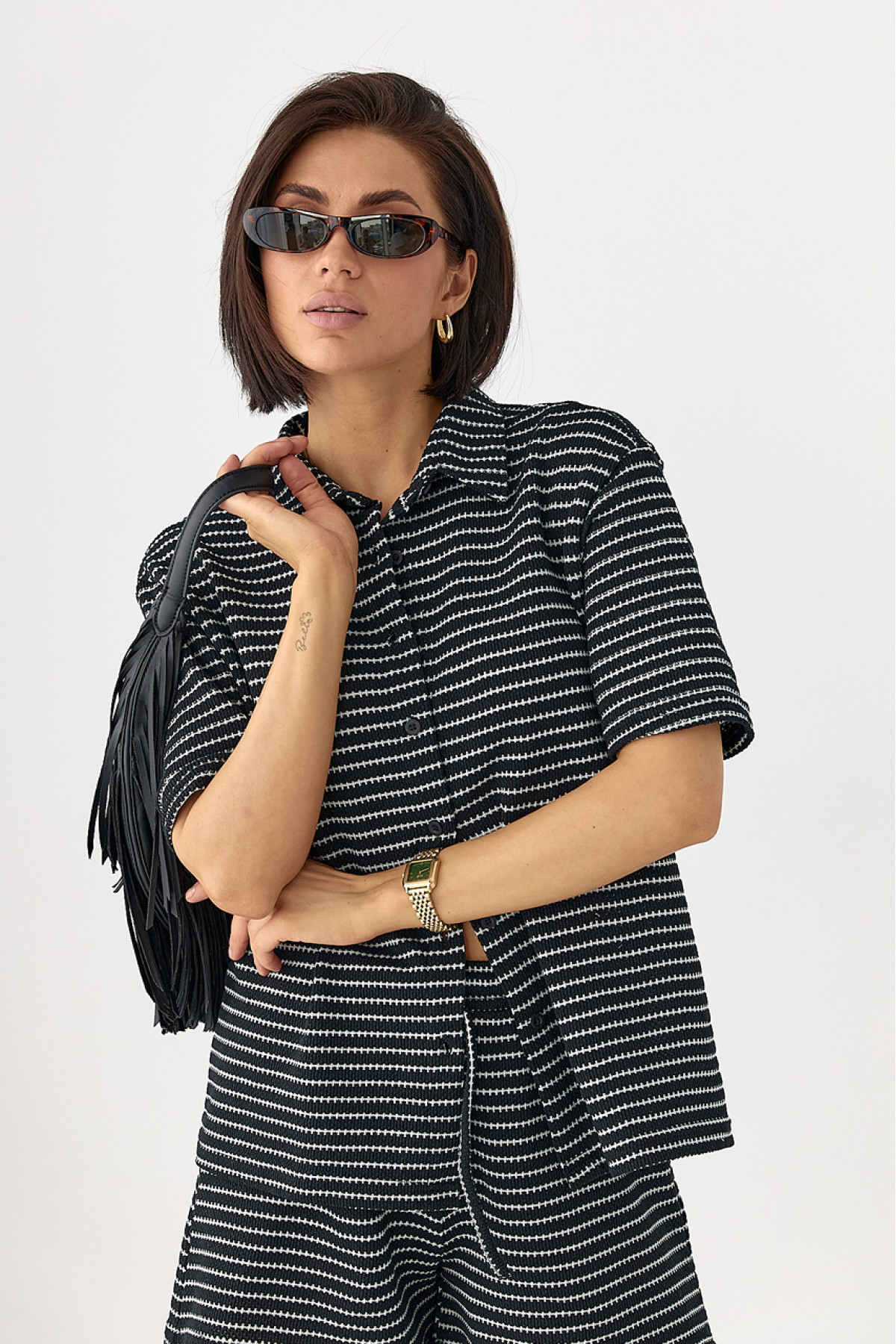 В'язаний костюм у смужку  із сорочкою та шортами  чорний колір