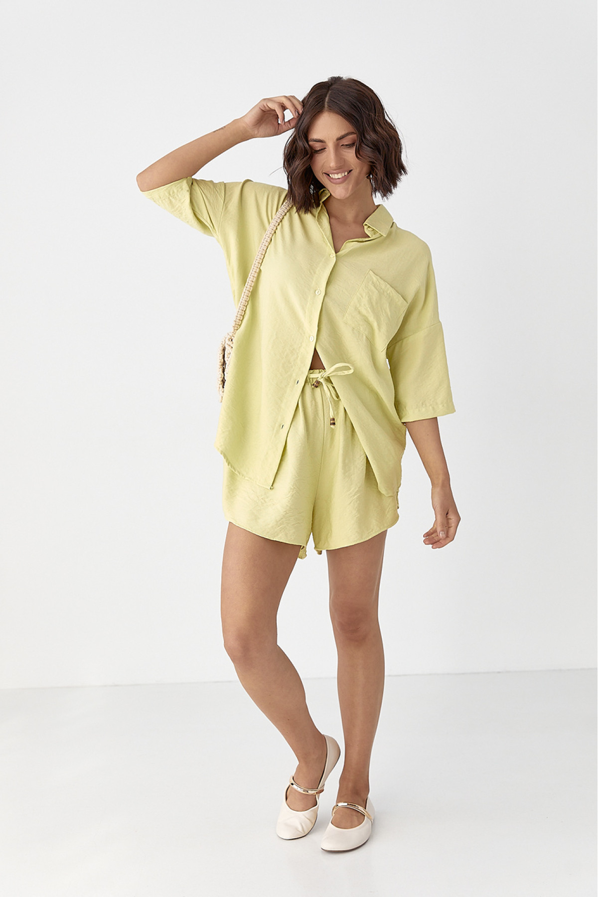 Літній костюм із сорочкою на ґудзиках і шортами  лимонний колір