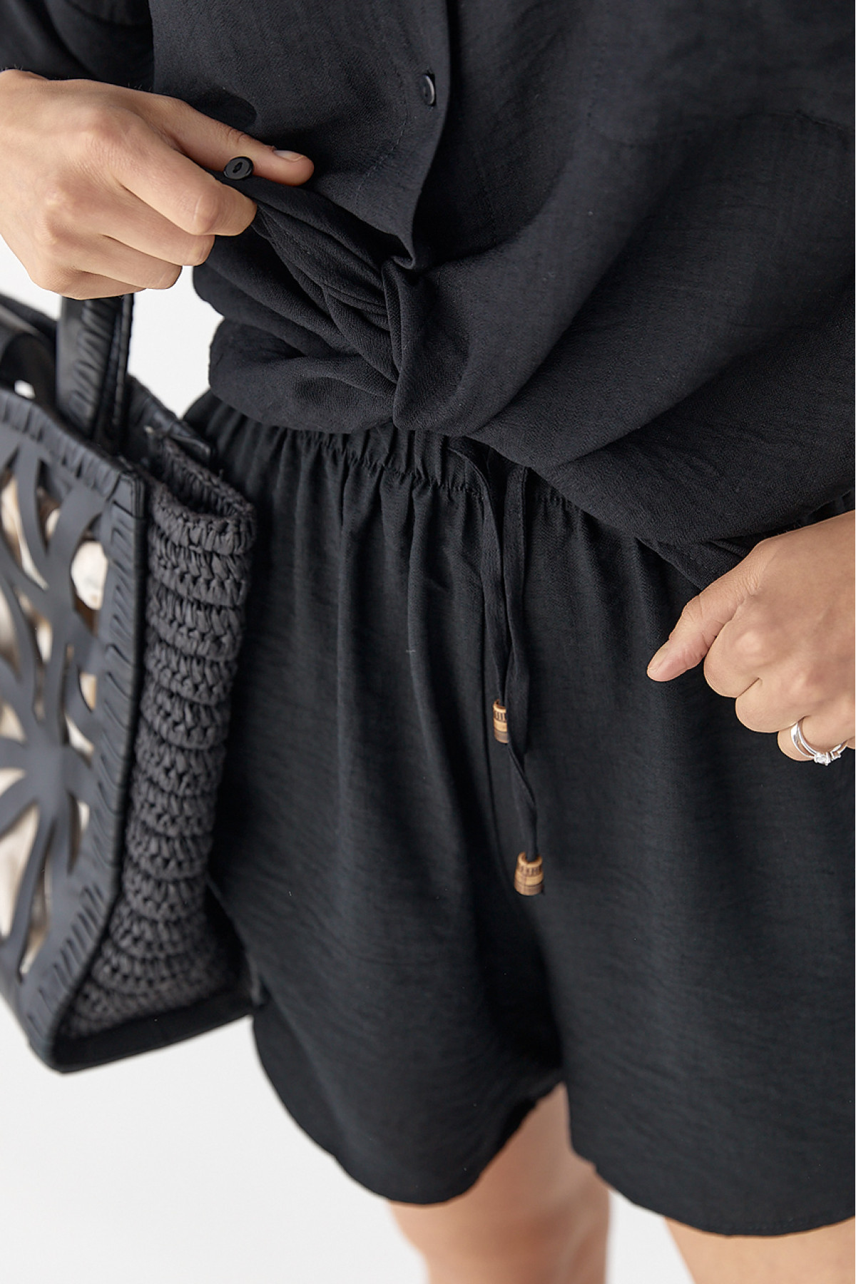 Літній костюм із сорочкою на ґудзиках і шортами  чорний колір