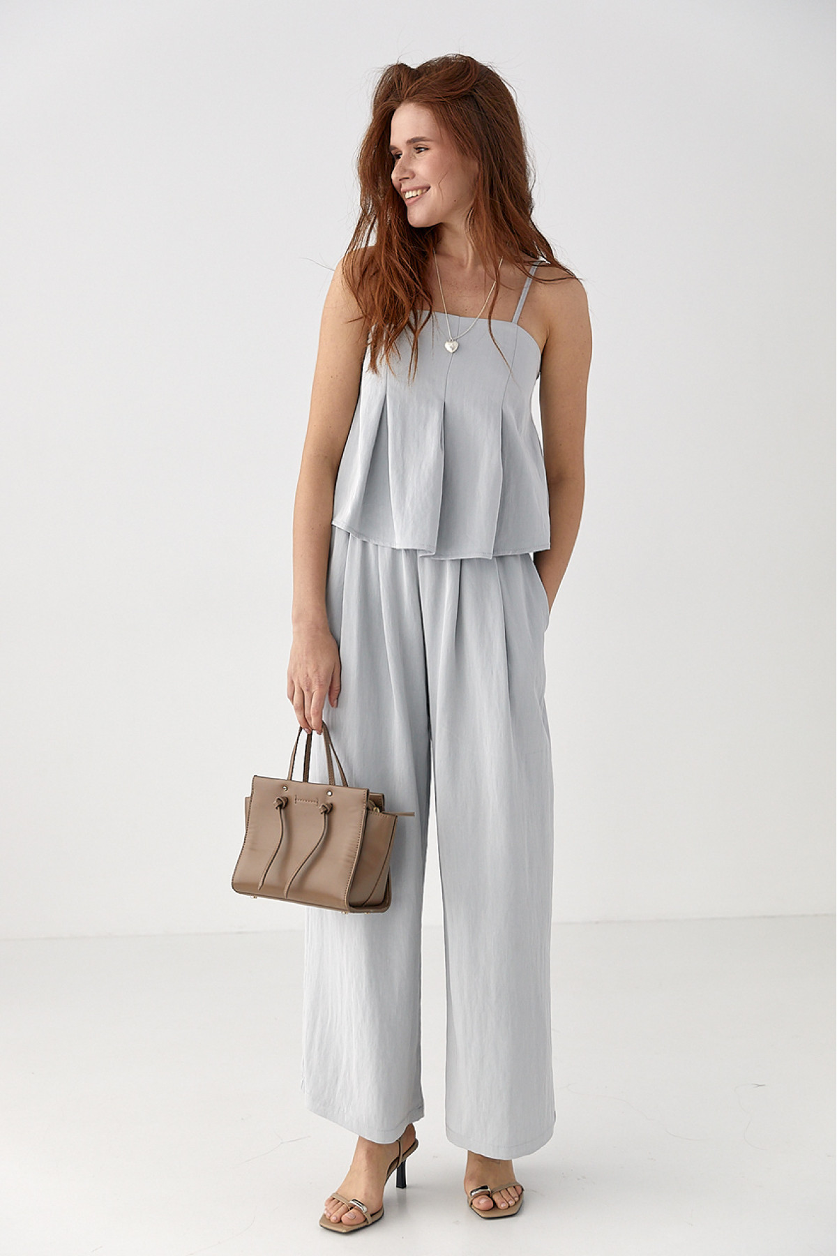 Літній костюм зі штанами та топом на бретелях  сірий колір