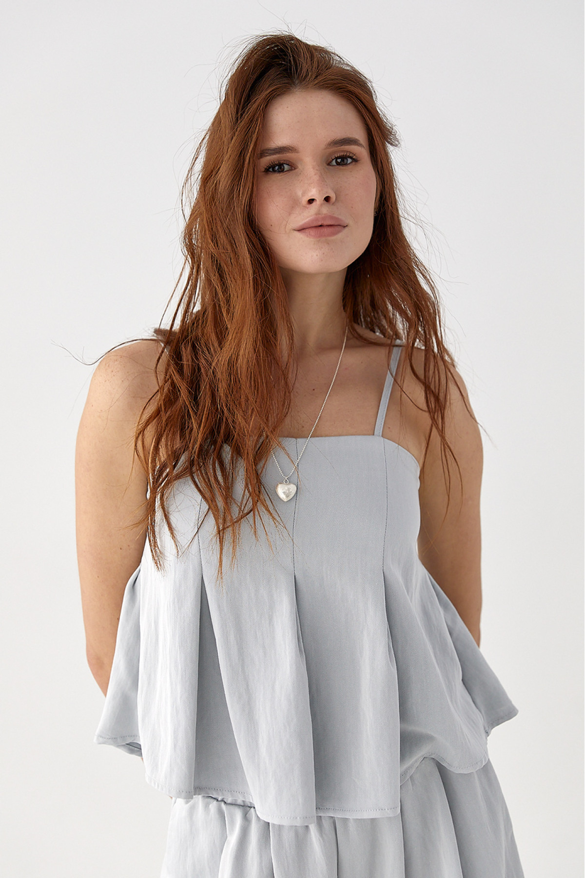 Літній костюм зі штанами та топом на бретелях  сірий колір