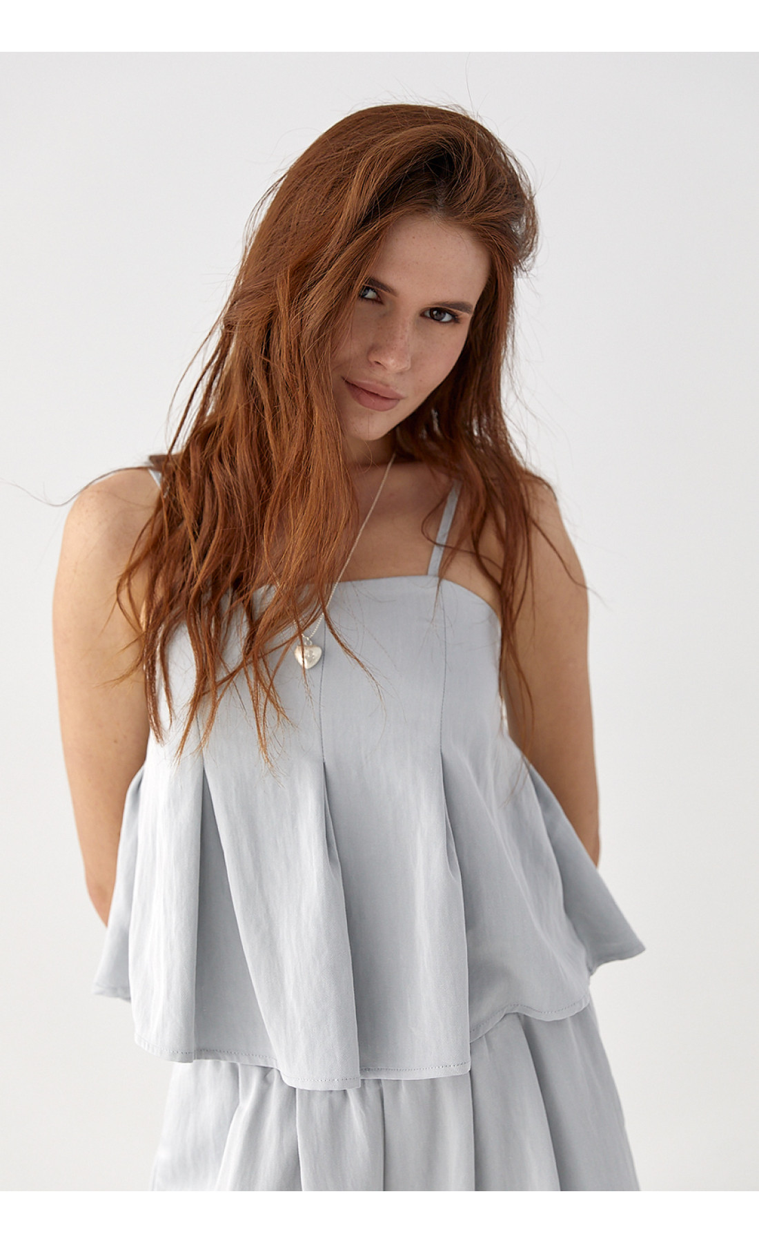 Літній костюм зі штанами та топом на бретелях  сірий колір