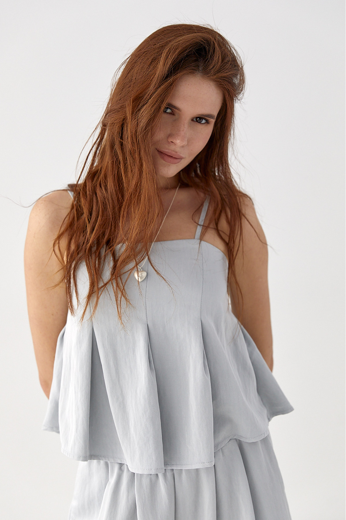 Літній костюм зі штанами та топом на бретелях  сірий колір