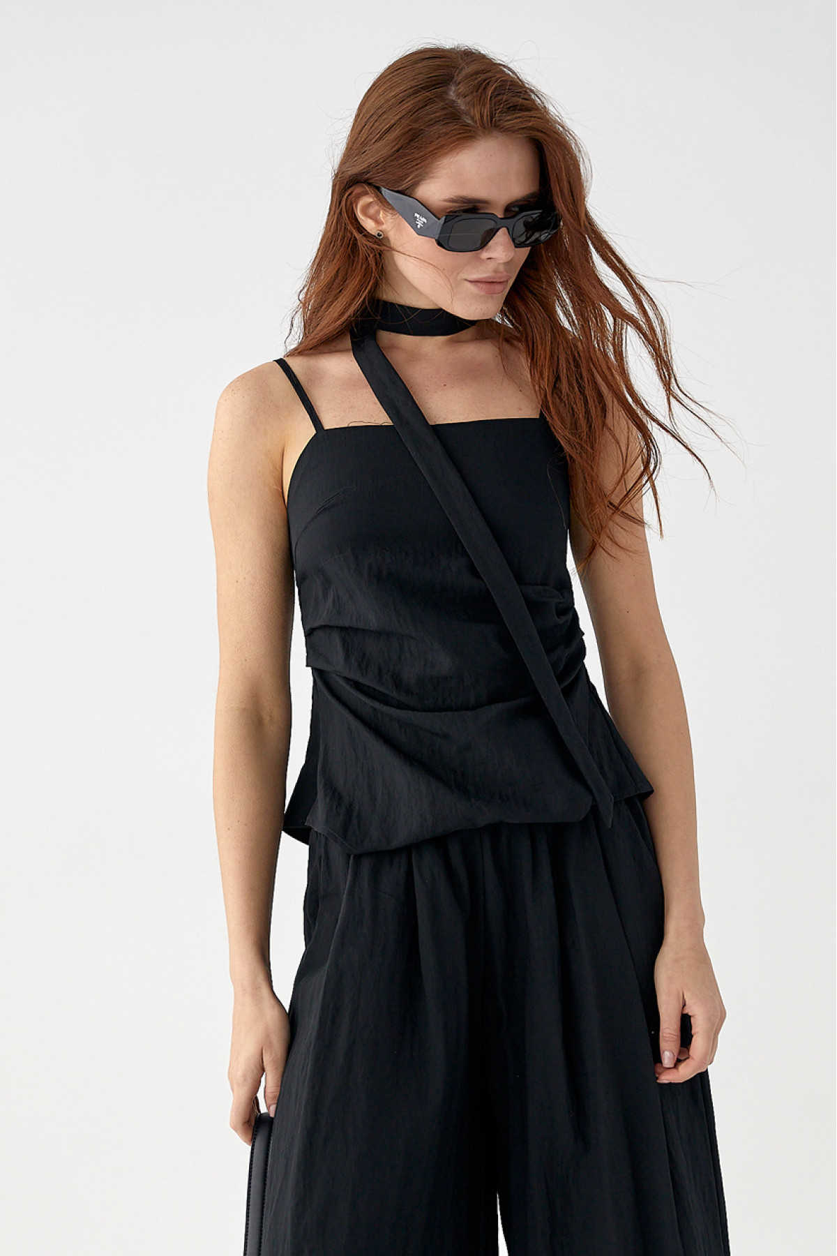 Костюм з асиметричним топом і штанамипалаццо  чорний колір