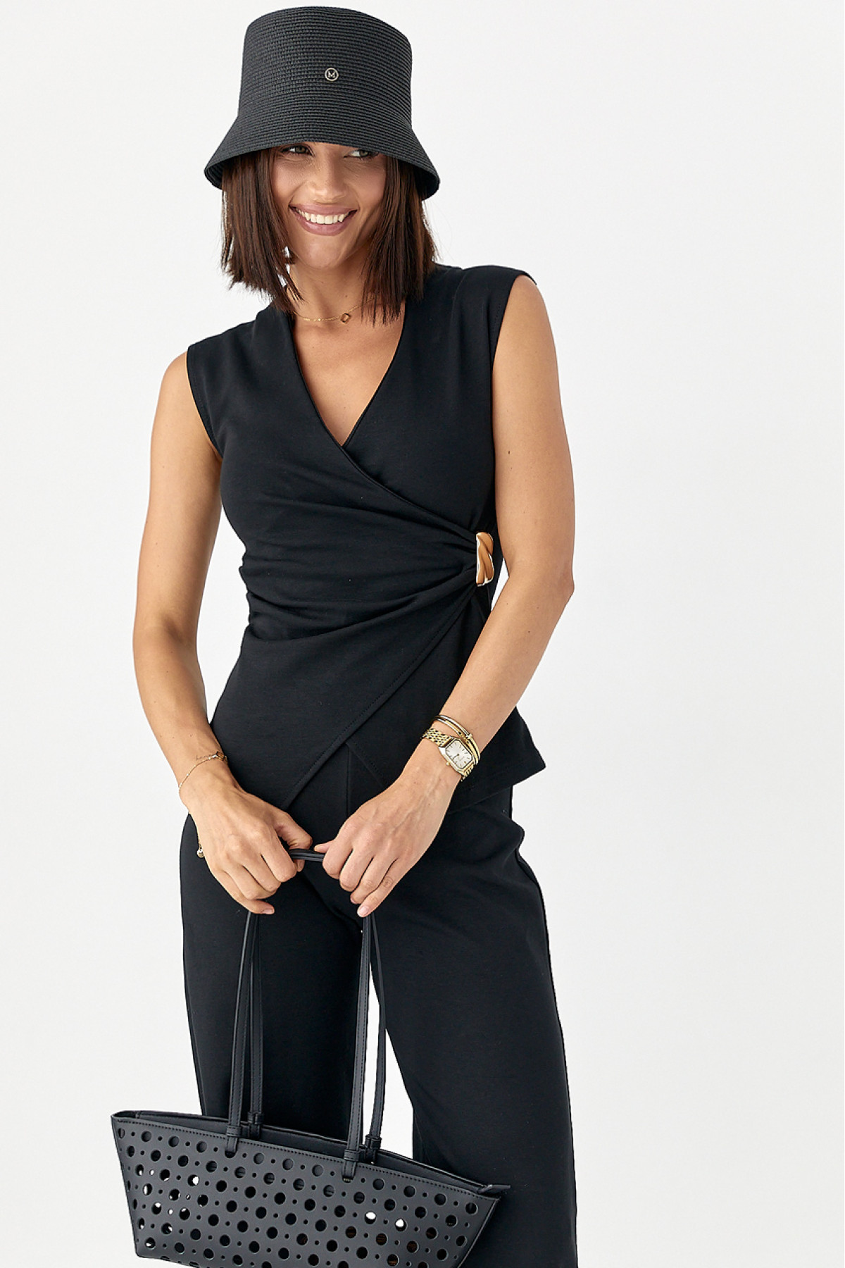 Трикотажний костюм з блузою і прямими штанами  чорний колір