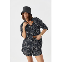 Літній квітковий костюм з шортами і сорочкою  чорний колір