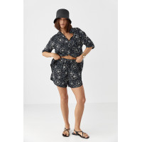 Літній квітковий костюм з шортами і сорочкою  чорний колір