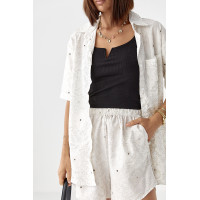 Літній квітковий костюм з шортами і сорочкою  молочний колір