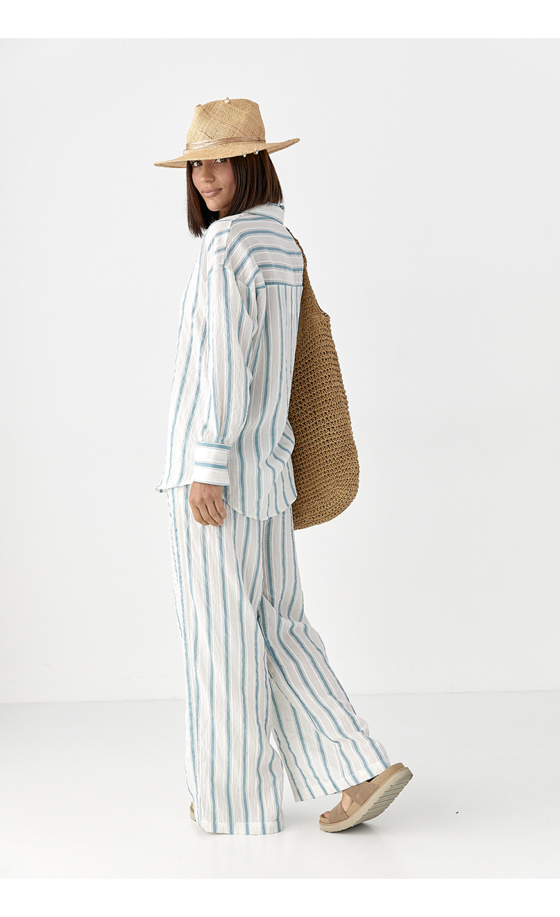 Літній костюм у смужку зі штанами та сорочкою  блакитний колір