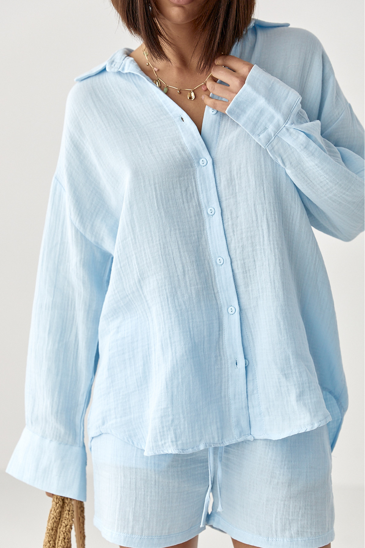 Мусліновий костюм із сорочкою і шортами  блакитний колір